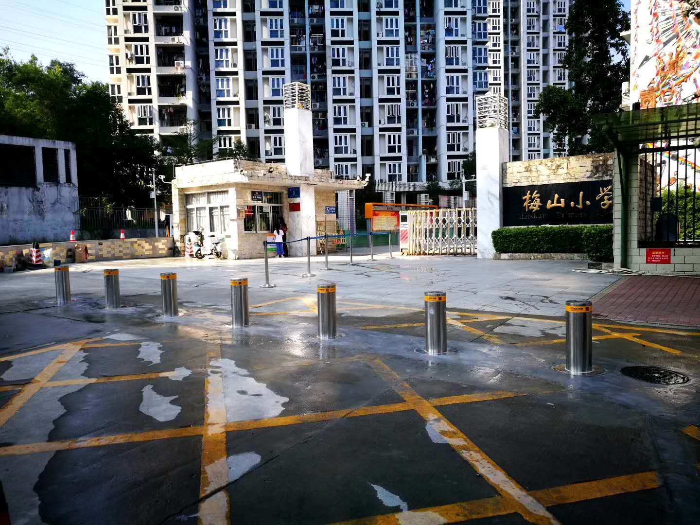 深圳市梅山小學升降防撞柱