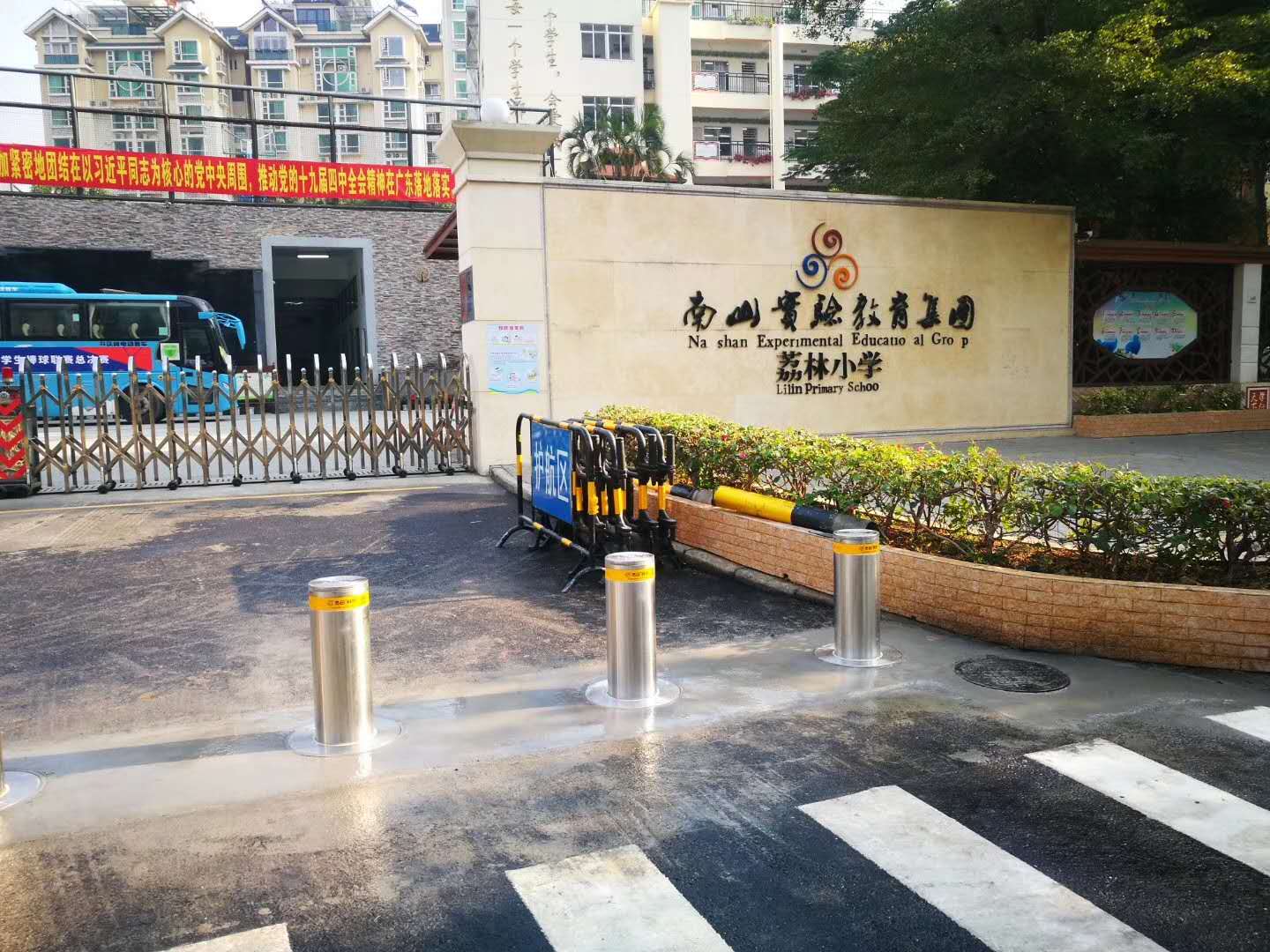 深圳小學門口升降防撞柱